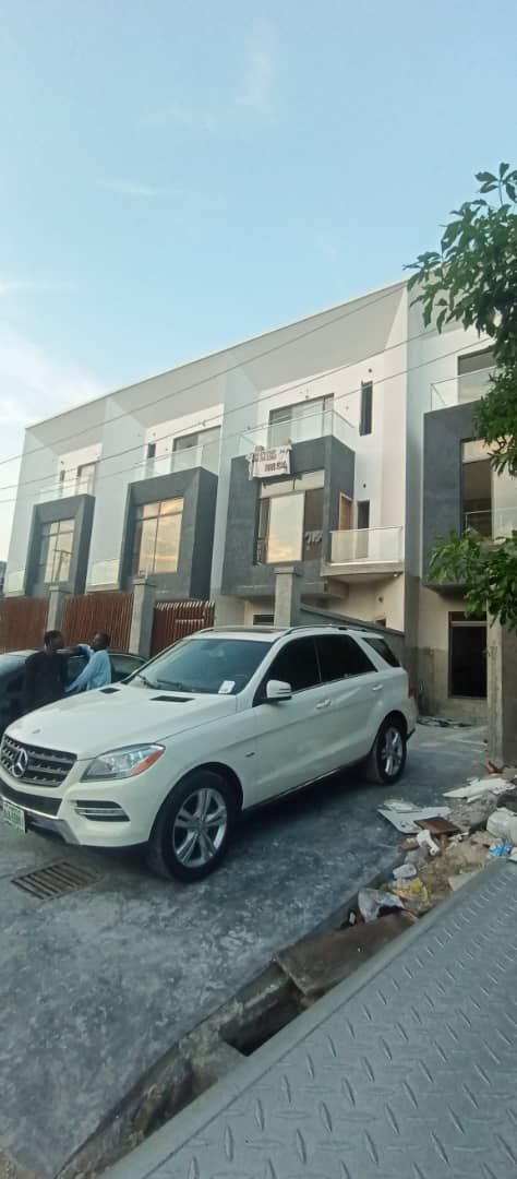 4 bedroom terrace at lekki phase 1